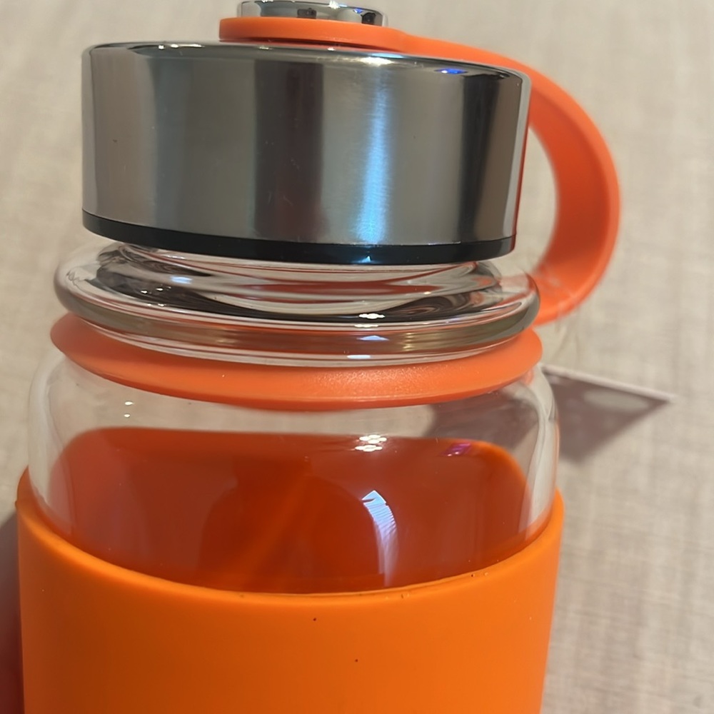 Everyday I’m Hustlin’ glass bottle NWT - Picture 3 of 5
